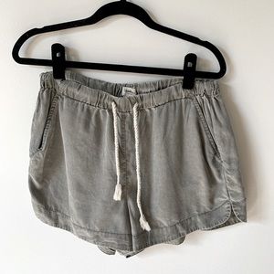 Up West Tencel shorts